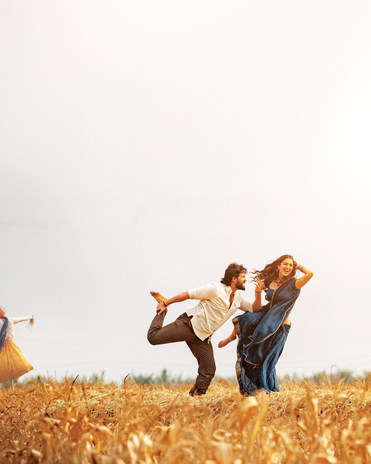 akhil akkineni bhagyasri borse, etta etta song 